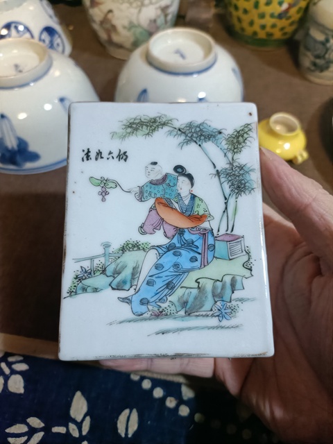 古玩陶瓷油粉彩三娘教子圖蓋盒拍賣，當前價格3888元