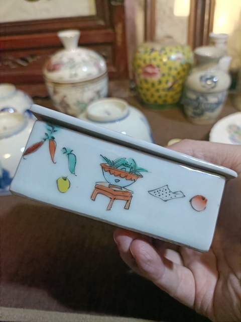 古玩陶瓷油粉彩三娘教子圖蓋盒拍賣，當前價格3888元