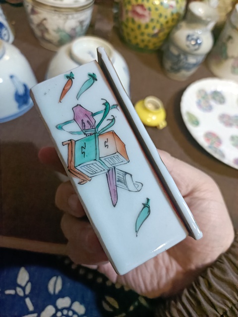 古玩陶瓷油粉彩三娘教子圖蓋盒拍賣，當前價格3888元