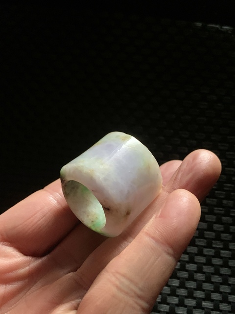 古玩玉器清代翡翠雕“素紋扳指”拍賣,當前價格5000元