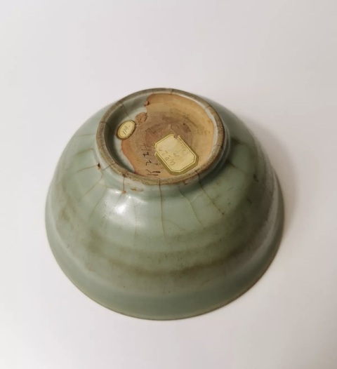 古玩陶瓷梅子青龍泉窯碗拍賣，當(dāng)前價(jià)格6000元