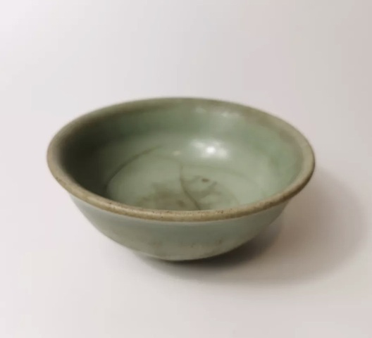 古玩陶瓷梅子青龍泉窯碗拍賣，當(dāng)前價(jià)格6000元