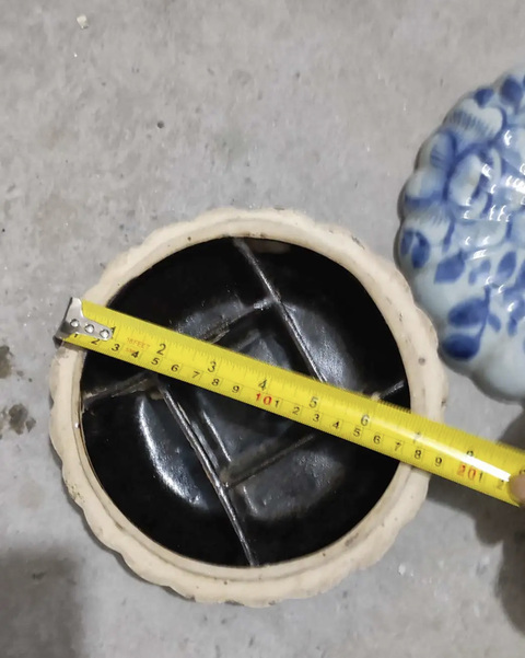 古玩陶瓷清中期青花瓜棱蓋盒拍賣,當前價格150元