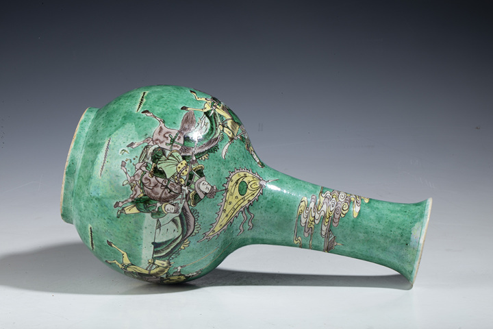 古玩陶瓷晚清·綠地素三彩三英戰呂布故事精品圖瓶拍賣，當前價格26000元