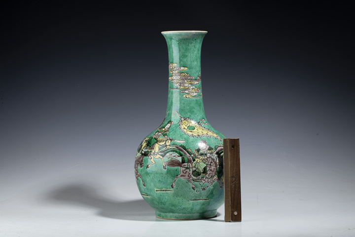古玩陶瓷晚清·綠地素三彩三英戰呂布故事精品圖瓶拍賣，當前價格26000元