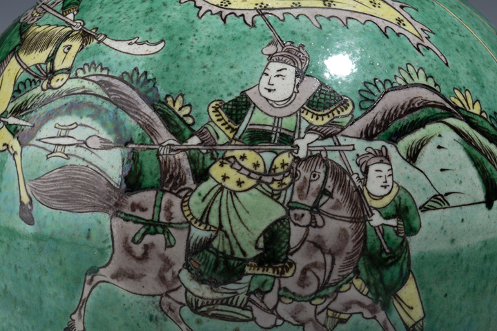 古玩陶瓷晚清·綠地素三彩三英戰呂布故事精品圖瓶拍賣，當前價格26000元