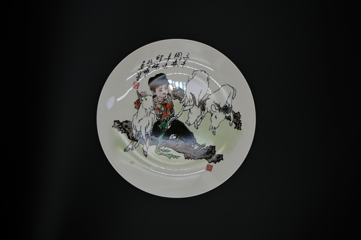 古玩陶瓷【8090年代】粉彩三羊開泰圖紋盤拍賣，當前價格69元