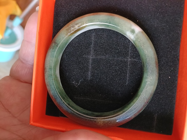 古玩玉器精品天然翡翠手鐲圈口 54.6 mm總重50.036g拍賣,當(dāng)前價(jià)格598元