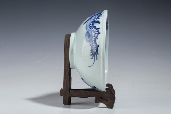 古玩陶瓷清雍正青花過墻龍紋大碗拍賣，當前價格2680元