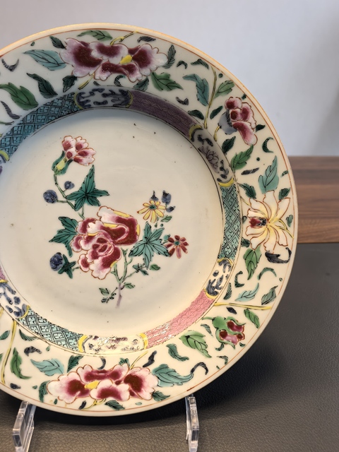 古玩陶瓷雍正粉彩花卉紋折沿盤拍賣,當(dāng)前價(jià)格2350元