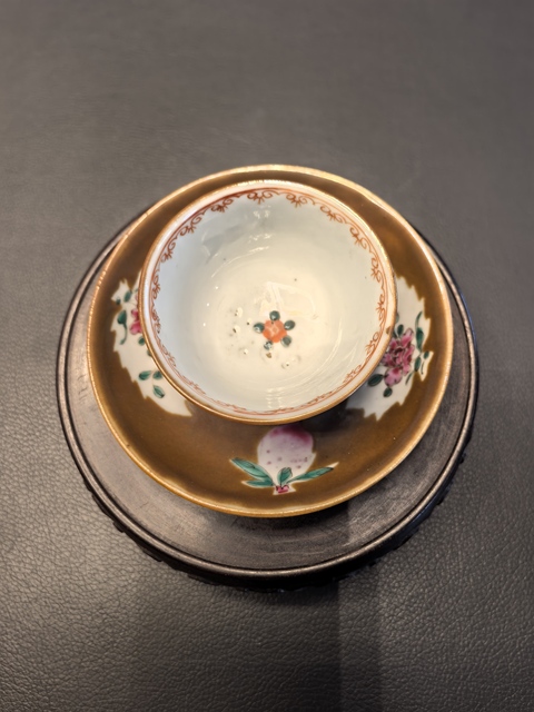 古玩陶瓷雍正紫金釉粉彩壽桃圖杯碟拍賣，當前價格1880元