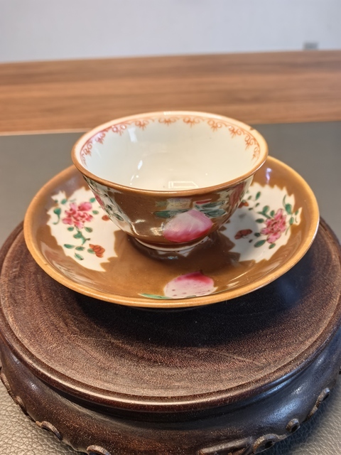 古玩陶瓷雍正紫金釉粉彩壽桃圖杯碟拍賣，當前價格1880元