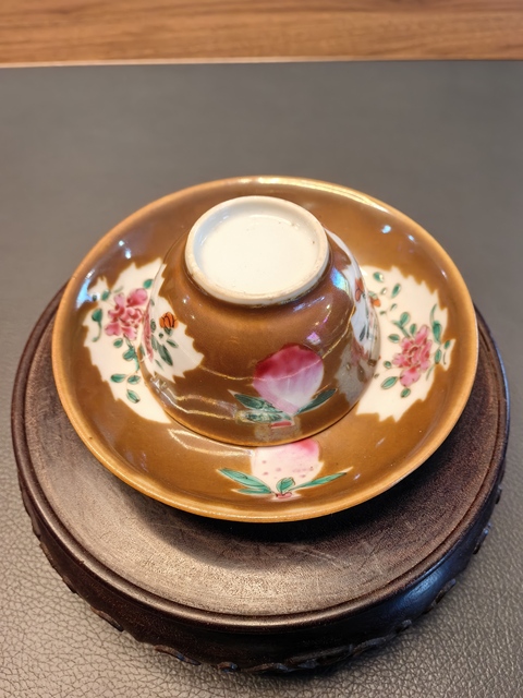 古玩陶瓷雍正紫金釉粉彩壽桃圖杯碟拍賣，當前價格1880元