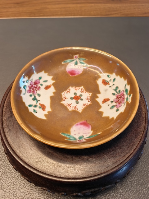 古玩陶瓷雍正紫金釉粉彩壽桃圖杯碟拍賣，當前價格1880元