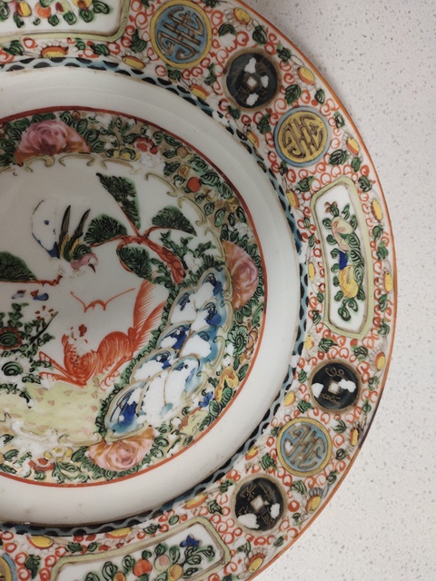 古玩陶瓷廣彩花卉紋盤拍賣,當(dāng)前價格500元