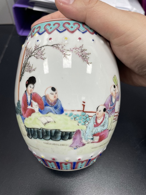 古玩陶瓷民國·粉彩仕女嬰戲圖鼓釘罐拍賣,當前價格980元