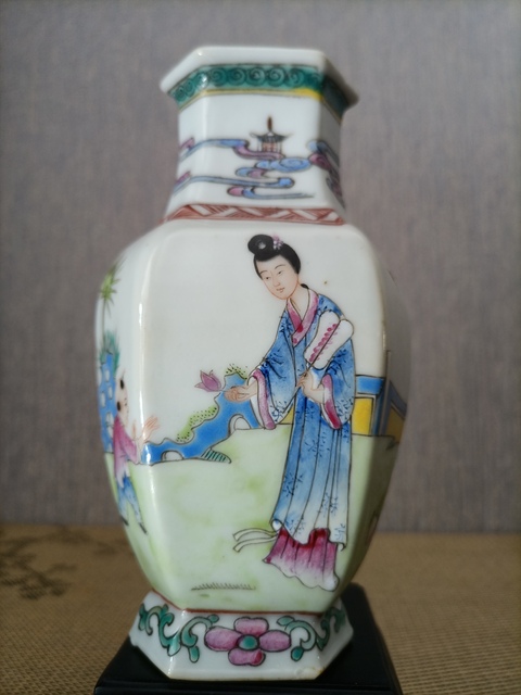 古玩陶瓷人物粉彩六方瓶拍賣,當(dāng)前價(jià)格5555元