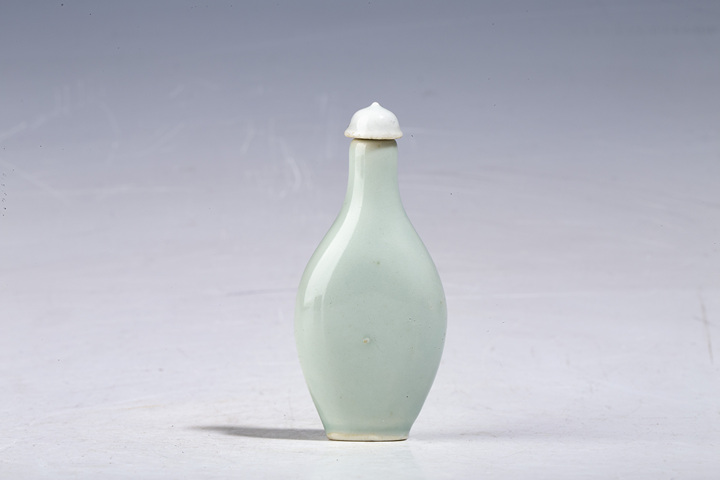 古玩陶瓷創匯·豆青釉鼻煙壺拍賣,當前價格108元