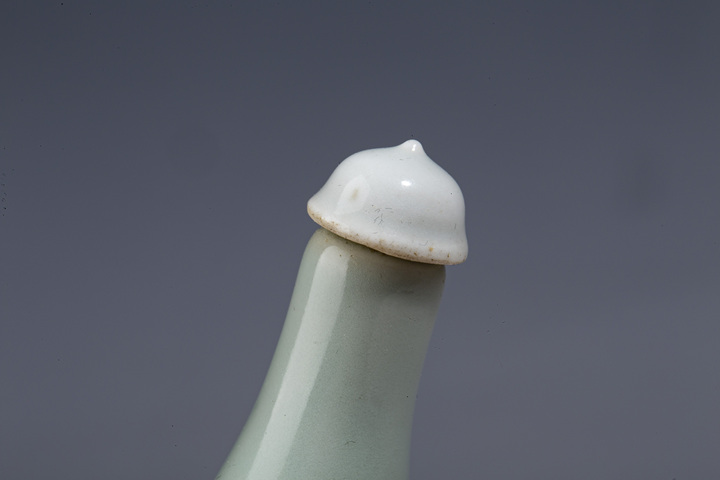 古玩陶瓷創匯·豆青釉鼻煙壺拍賣,當前價格108元