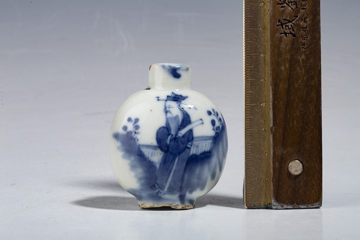 古玩陶瓷晚清·青花天官賜福紋鼻煙壺拍賣,當前價格384元