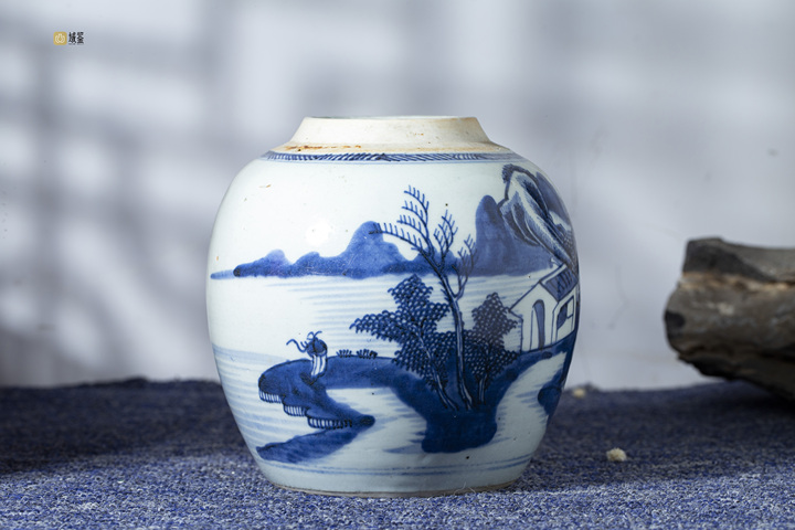 古玩陶瓷清乾隆·青花山水人物紋罐真品鑒賞圖