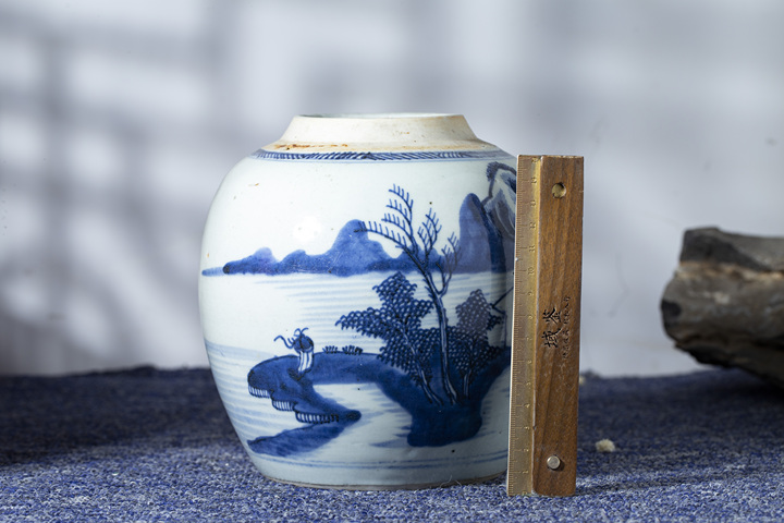 古玩陶瓷清乾隆·青花山水人物紋罐真品鑒賞圖