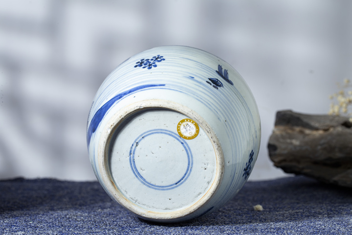 古玩陶瓷清乾隆·青花山水人物紋罐真品鑒賞圖