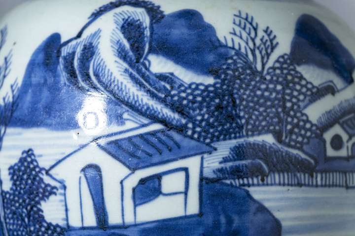 古玩陶瓷清乾隆·青花山水人物紋罐真品鑒賞圖