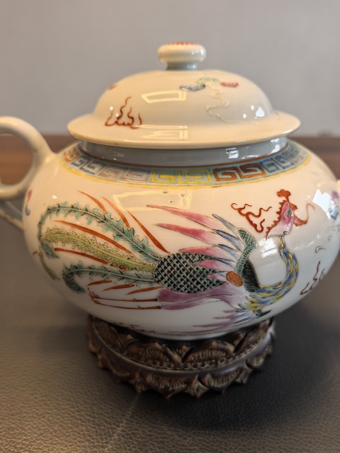 古玩陶瓷大清光緒年製官窯款粉彩龍鳳紋大茶壺拍賣，當前價格2300元
