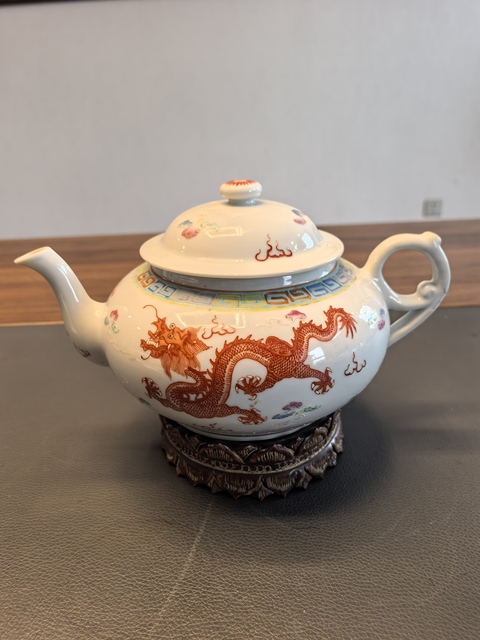 古玩陶瓷大清光緒年製官窯款粉彩龍鳳紋大茶壺拍賣，當前價格2300元
