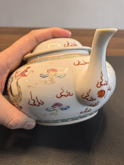 古玩陶瓷大清光緒年製官窯款粉彩龍鳳紋大茶壺拍賣，當前價格2300元