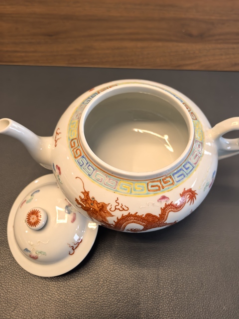 古玩陶瓷大清光緒年製官窯款粉彩龍鳳紋大茶壺拍賣，當前價格2300元