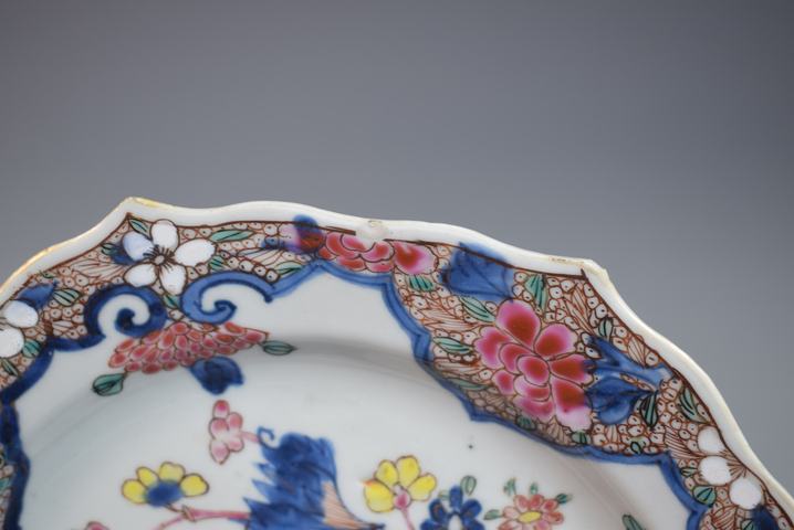 古玩陶瓷清雍乾青花加彩花卉紋花口盤真品鑒賞圖