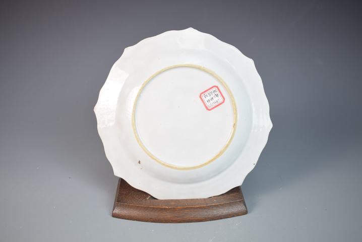 古玩陶瓷清雍乾青花加彩花卉紋花口盤真品鑒賞圖