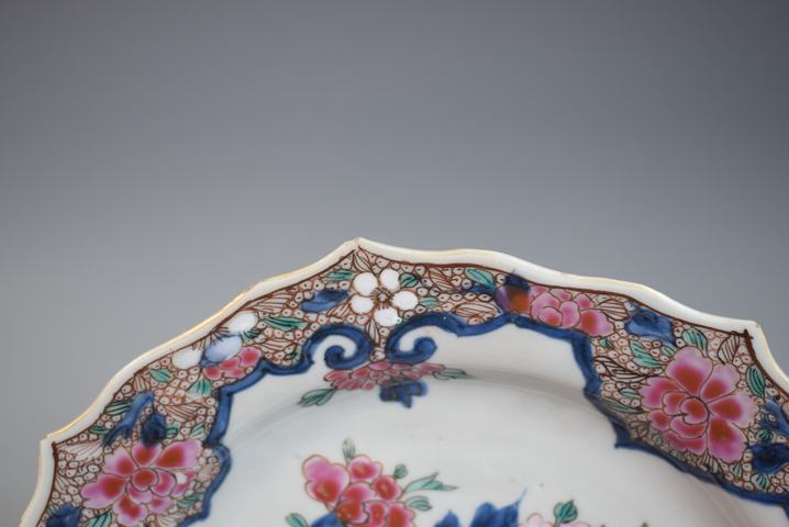 古玩陶瓷清雍乾青花加彩花卉紋花口盤真品鑒賞圖