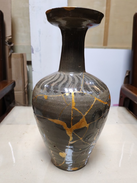 古玩陶瓷明代青花盤口瓶拍賣,當前價格5850元