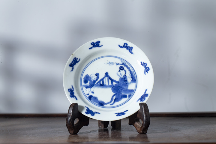 古玩陶瓷清康熙·青花三娘教子紋小碟拍賣,當前價格624元