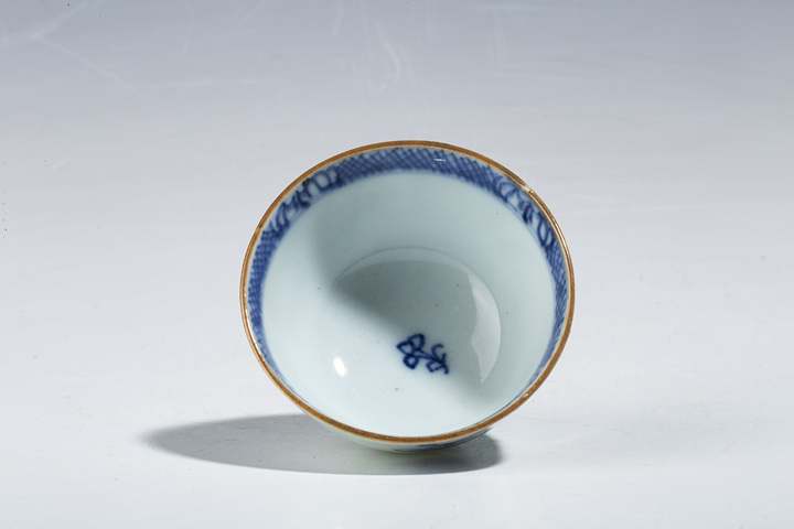 古玩陶瓷清康熙·青花嬰戲花蝶紋杯碟拍賣，當前價格218元