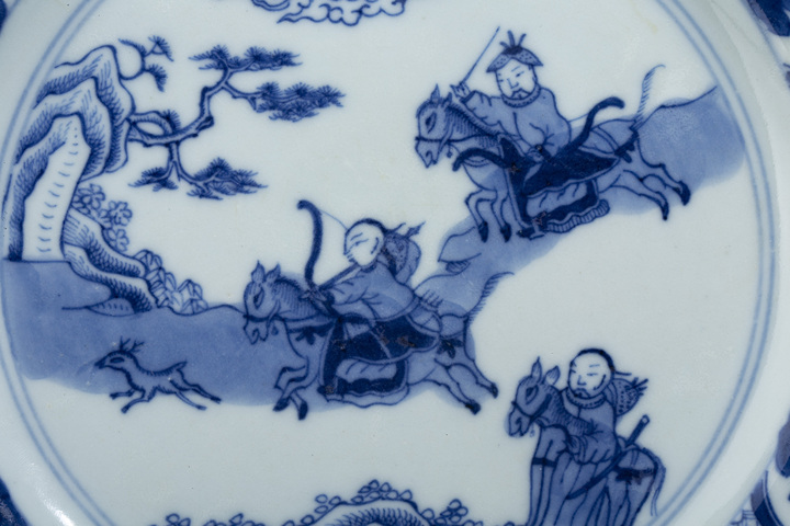 古玩陶瓷清康熙·青花狩獵圖折沿盤拍賣，當前價格516元