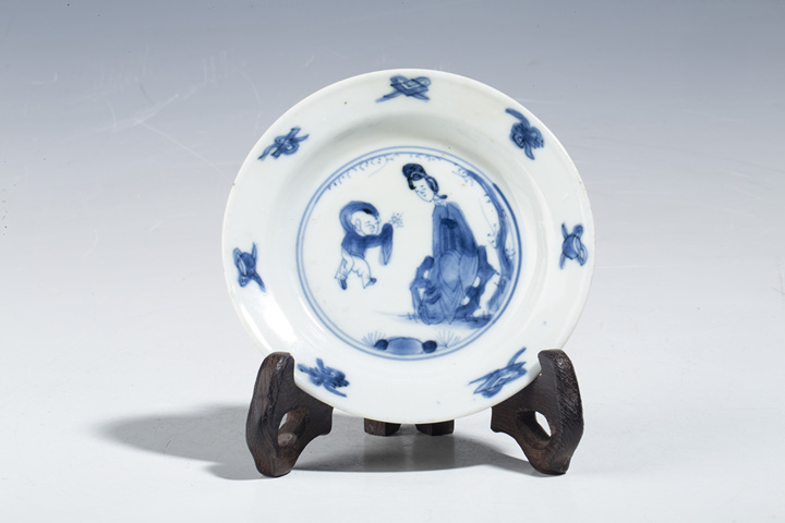 古玩陶瓷清康熙·青花三娘教子紋小碟拍賣，當前價格218元