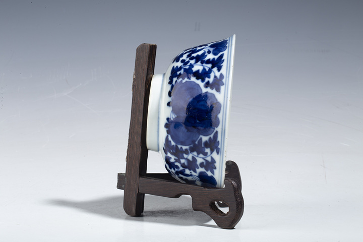古玩陶瓷清晚·青花花卉紋蓋碗拍賣(mài)，當(dāng)前價(jià)格396元