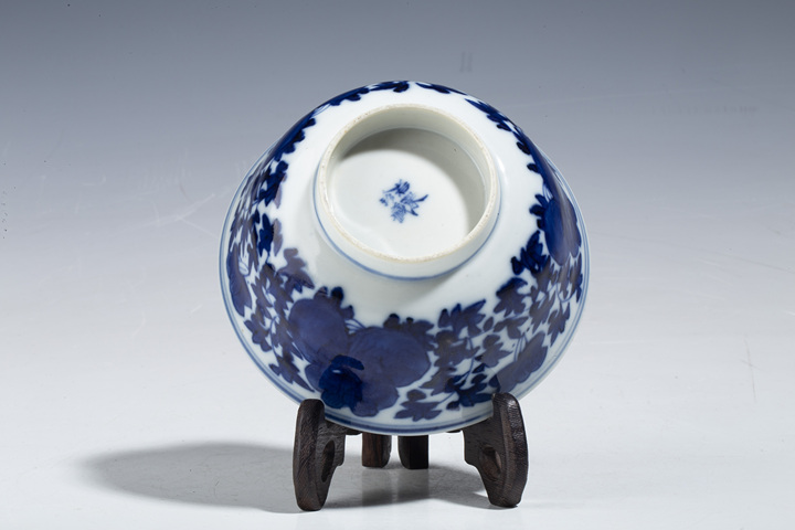 古玩陶瓷清晚·青花花卉紋蓋碗拍賣(mài)，當(dāng)前價(jià)格396元