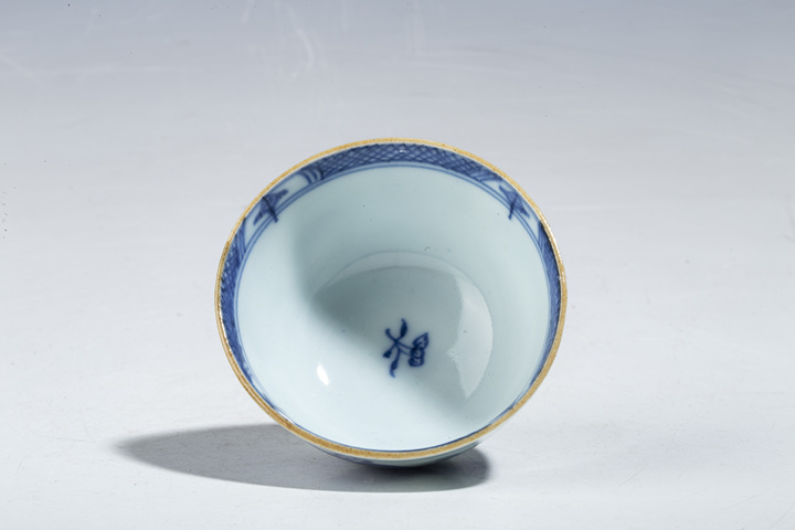 古玩陶瓷清康熙·青花嬰戲花蝶紋杯碟拍賣,當前價格2800元