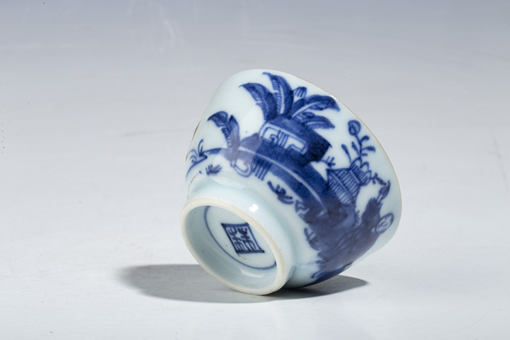 古玩陶瓷清康熙·青花嬰戲花蝶紋杯碟拍賣,當前價格2800元