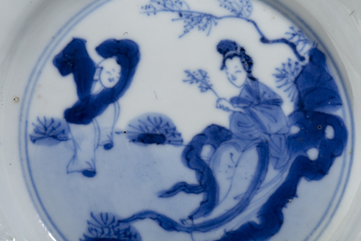 古玩陶瓷清康熙·青花三娘教子紋小碟拍賣,當前價格1456元