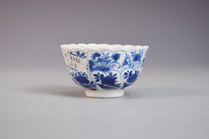 古玩陶瓷清康熙青花模印花卉紋花口茶圓拍賣，當(dāng)前價(jià)格216元