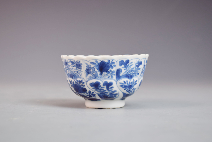古玩陶瓷清康熙青花模印花卉紋花口茶圓拍賣，當(dāng)前價(jià)格216元