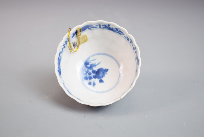 古玩陶瓷清康熙青花模印花卉紋花口茶圓拍賣，當(dāng)前價(jià)格216元