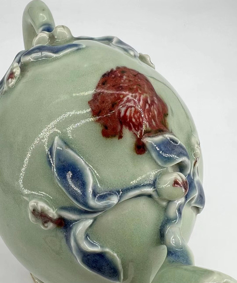 古玩陶瓷清代乾隆豆青釉青花釉里紅桃形倒流壺拍賣,當前價格9000元