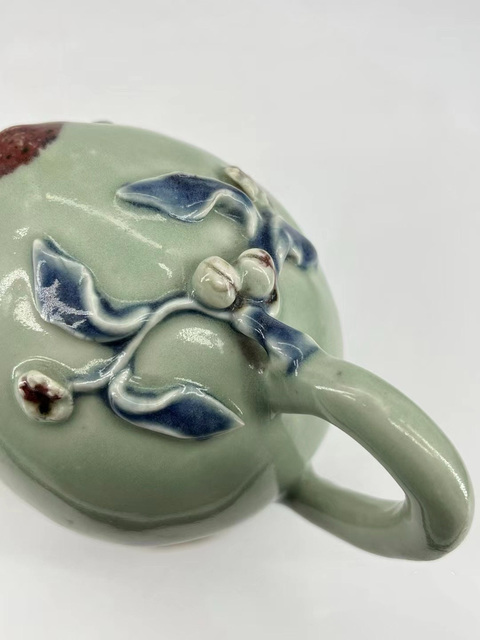 古玩陶瓷清代乾隆豆青釉青花釉里紅桃形倒流壺拍賣,當前價格9000元